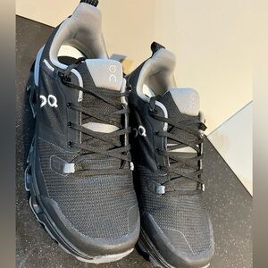On Cloud Running Women’s  Black Running Shoes Waterproof